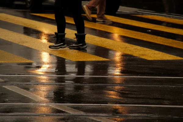 Zürih Caddesinde Yürüyorum — Stok fotoğraf