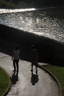 Kentsel bir çevrede yürümek