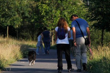 Kentsel bir çevrede yürümek