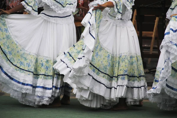 Colombiaanse Volksdansvoorstelling Een Straatfestival — Stockfoto