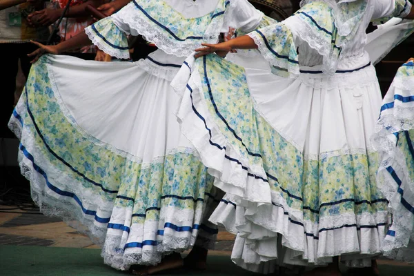 Kolombiya Halk Dansı Gösterisi Bir Sokak Festivalinde — Stok fotoğraf