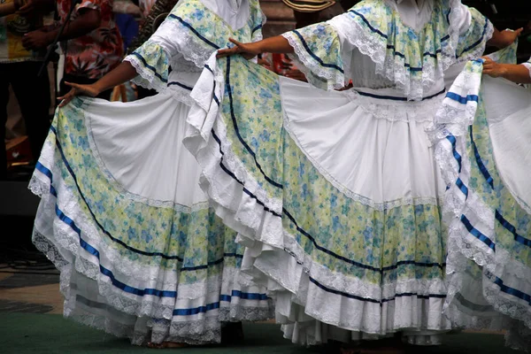 Colombiaanse Volksdansvoorstelling Een Straatfestival — Stockfoto