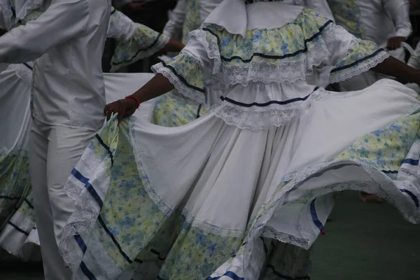 Κολομβιανή Παράσταση Λαϊκού Χορού Φεστιβάλ Δρόμου — Φωτογραφία Αρχείου
