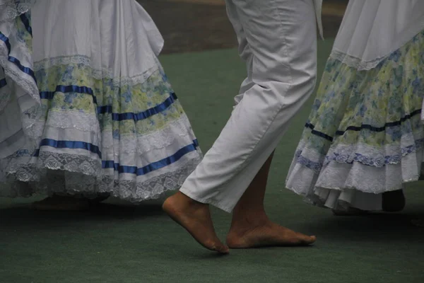 Kolumbijskie Przedstawienie Tańca Ludowego Festiwalu Ulicznym — Zdjęcie stockowe