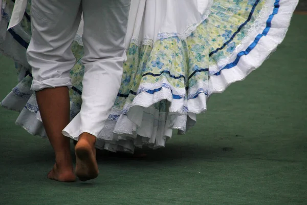 Colombiaanse Volksdansvoorstelling Een Straatfestival — Stockfoto