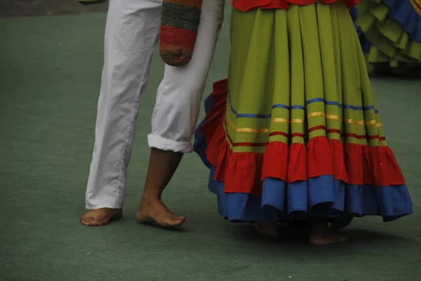 Colombiaanse Volksdansvoorstelling Een Straatfestival — Stockfoto