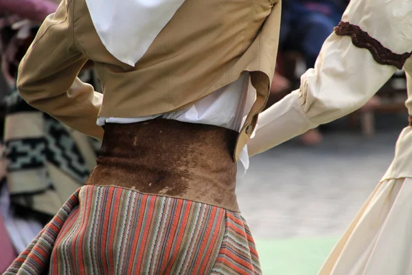 ストリートフェスティバルでのアルゼンチンの伝統舞踊 — ストック写真