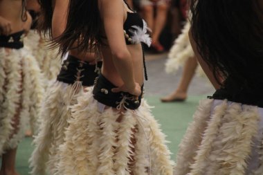 Güney Denizleri Halk Festivali 'nde dans ediyor