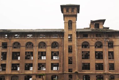 Bilbao yakınlarında terk edilmiş bir fabrika.