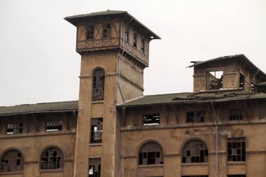 Bilbao yakınlarında terk edilmiş bir fabrika.