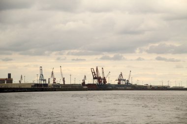 Bilbao nehrinde turnalar