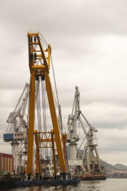 Bilbao nehrinde turnalar