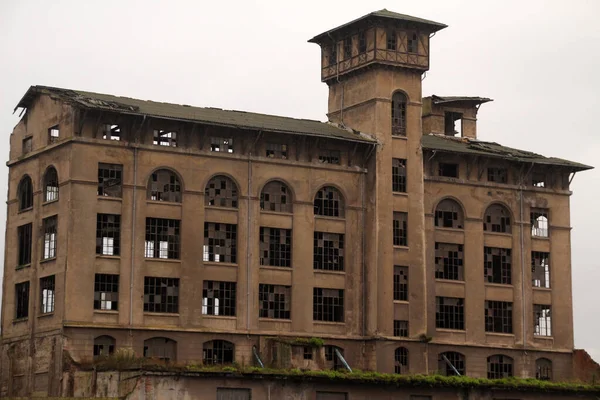 Opuszczona Fabryka Niedaleko Bilbao — Zdjęcie stockowe