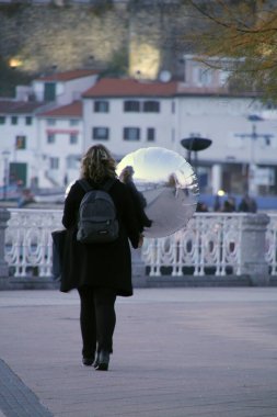 Sokakta yürürken