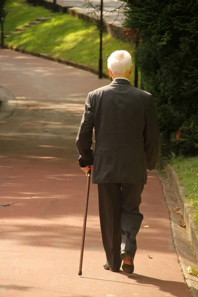 Ageing People Walking Street — Stock Photo, Image