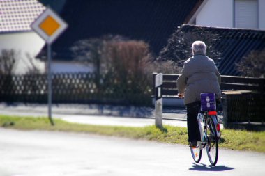 Kentsel bir ortamda bisiklet sürmek