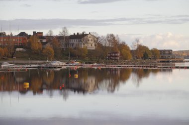 İsveç 'te bir göl manzarası