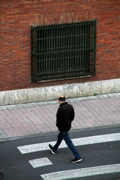 Ludzie Chodzący Ulicą — Zdjęcie stockowe