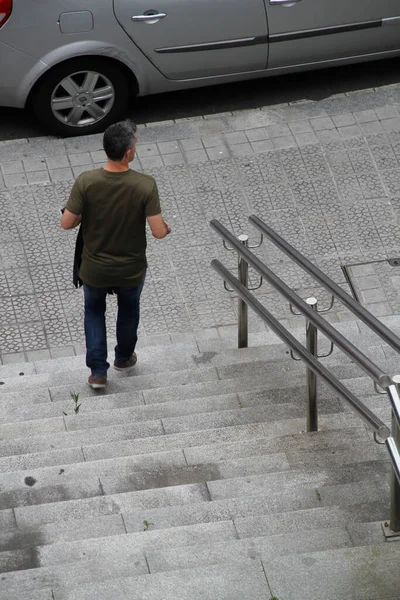 Les Gens Marchant Dans Rue — Photo