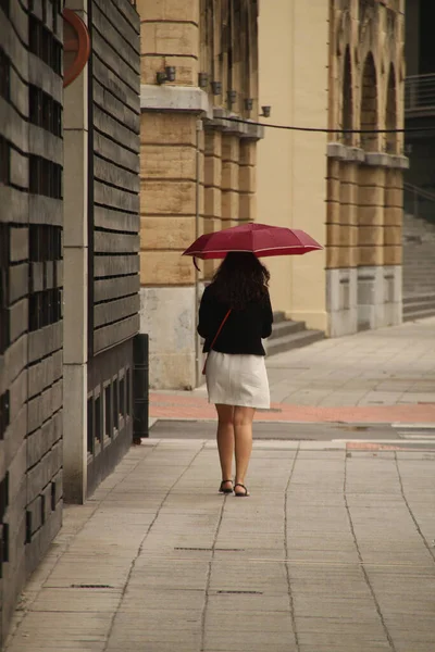 Esernyővel Esőben Sétálni — Stock Fotó