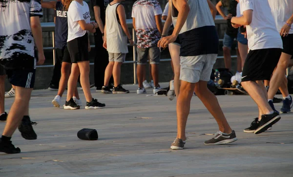 Jeunes Dansant Dans Rue — Photo