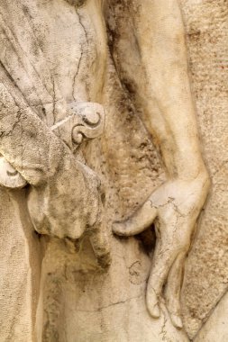 Bilbao şehir merkezinde heykel