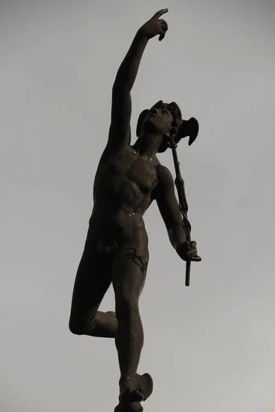 Статуя Центре Бильбао — стоковое фото