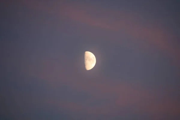 夜の月の眺め — ストック写真
