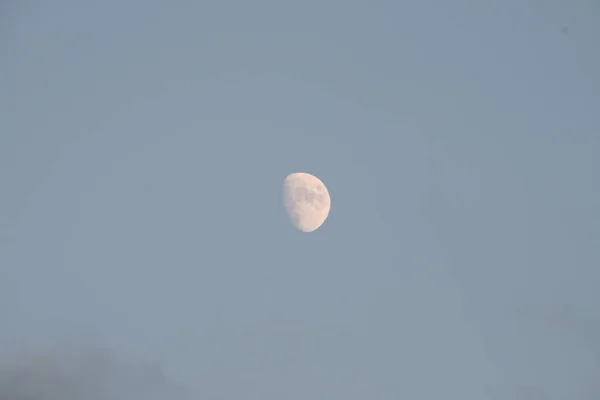 夜の月の眺め — ストック写真
