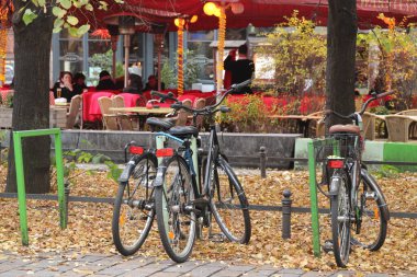 Bir bahar gününde bisiklet sürmek