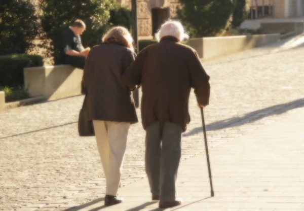 Oudere Mensen Die Straat Wakker Worden — Stockfoto