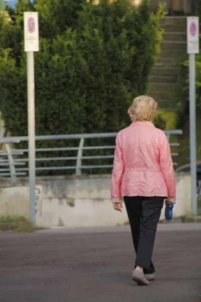 Ageing People Waking Street — Stock Photo, Image