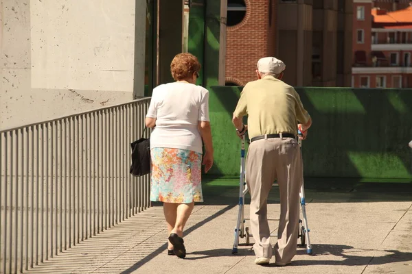 Ageing People Waking Street — Stock Photo, Image
