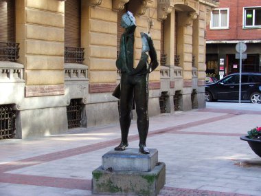 Bilbao şehir merkezinde heykel