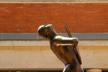 Bilbao şehir merkezinde heykel