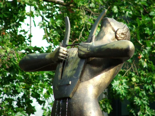 Статуя Центрі Більбао — стокове фото
