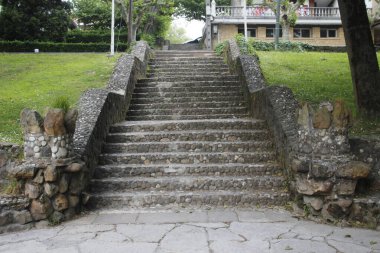 Şehirdeki merdivenler