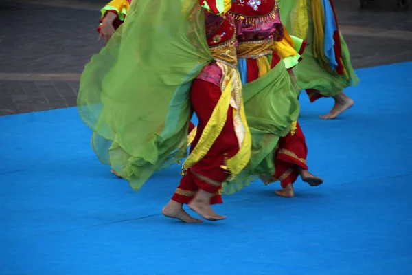 Bir Sokak Festivalinde Endonezya Halk Dansı — Stok fotoğraf