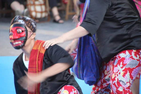 Indonéz Néptánc Egy Utcai Fesztiválon — Stock Fotó