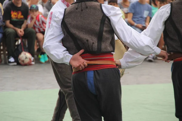 马其顿的民间舞蹈 在街头表演 — 图库照片