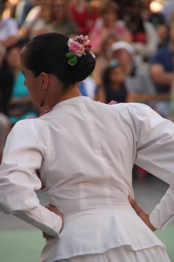 Sokak festivalinde Arjantinli halk dansları