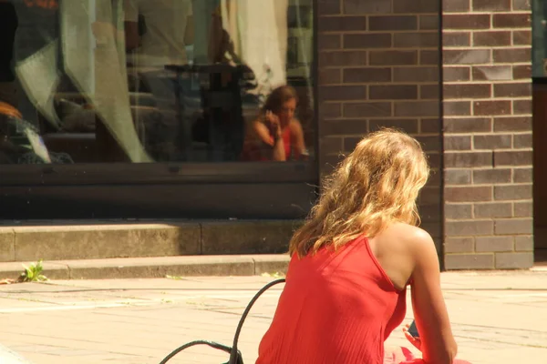 Young Women Hamburg Summer Day — Stock Photo, Image