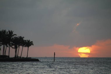 Bir yaz gününde, gün batımında