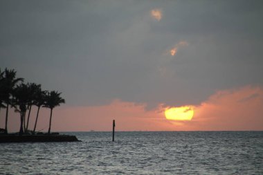 Bir yaz gününde, gün batımında