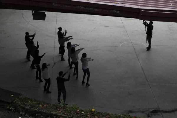 Meninas Dançando Rua — Fotografia de Stock