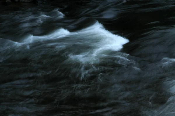 Fluss Während Der Schmelze — Stockfoto