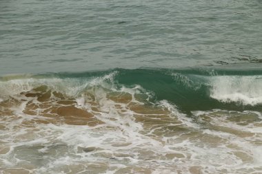 Kıyıya yakın deniz manzarası