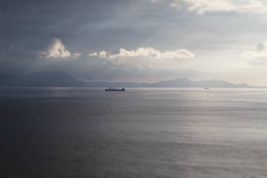 Kıyıya yakın deniz manzarası