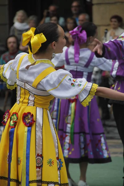 Bir Sokak Festivalinde Rus Halk Dansları Sergisi — Stok fotoğraf