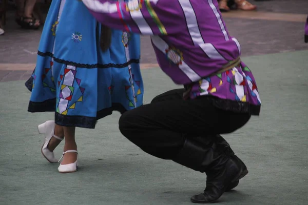 ストリートフェスティバルでのロシアの民俗舞踊展 — ストック写真